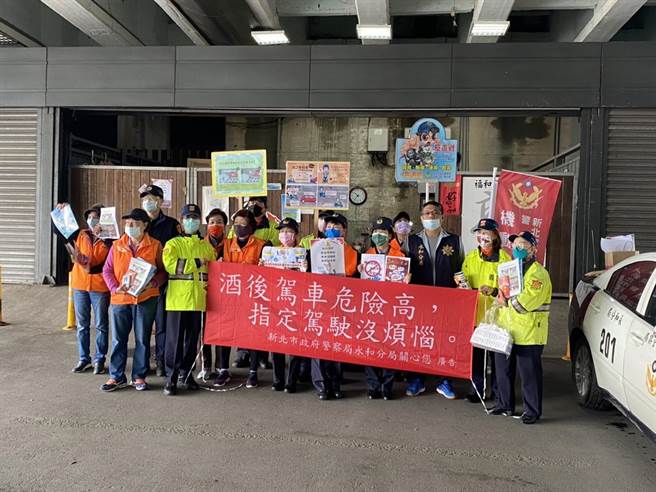 永和警分局於福和橋下設置「機動派出所」並結合志工、義警、義交等協勤民力，加強運動園區各項治安。（永和警分局提供）