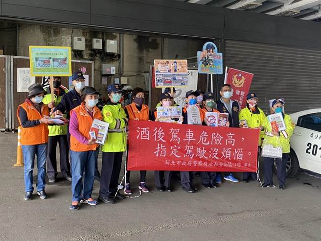 永和警分局於福和橋下設置「機動派出所」並結合志工、義警、義交等協勤民力，加強運動園區各項治安。（永和警分局提供）