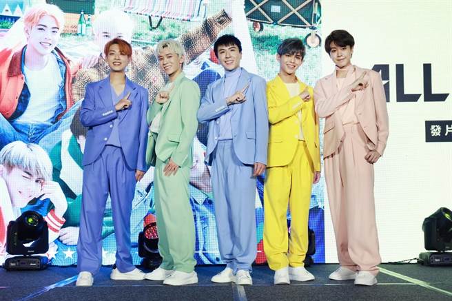 男团「ALL IN 5」昨举办发片记者会，团员林裕城（左起）、董哲玮、吴承恩、许杰铭、陈柏安。（真星制造研究所提供