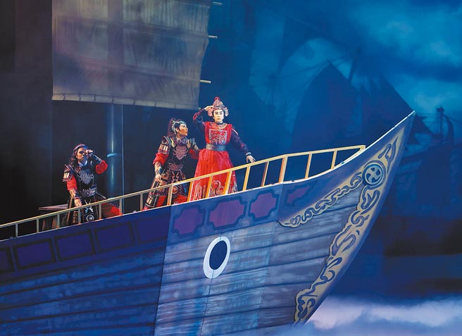 明华园总团作品《海贼之王-郑芝龙传奇》，孙翠凤将在剧中饰演外交、商业皆有谋略的郑芝龙，有如东方版《神鬼奇航》。（明华园总团提供）