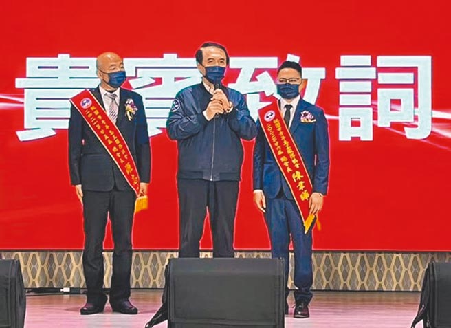 国民党陈学圣（中）说农历年后会宣布参选桃园市长。（摘自陈学圣脸书／吕筱蝉桃园传真）