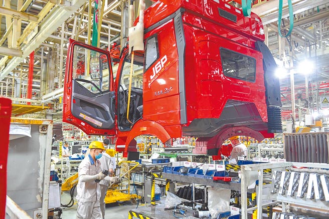 中國社科院預估今年大陸GDP成長率約5.3％，仍高於過去兩年平均增速5.1％，並呼籲應將穩增長作為經濟的全局性任務。（新華社）