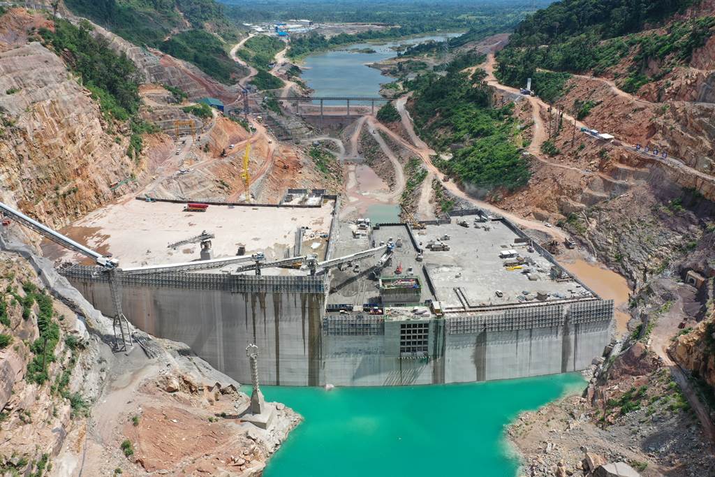 寮国有意兴建水坝，借此发电并销售给泰国等邻国。图为大陆在寮国兴建水坝。图/新华社(photo:ChinaTimes)