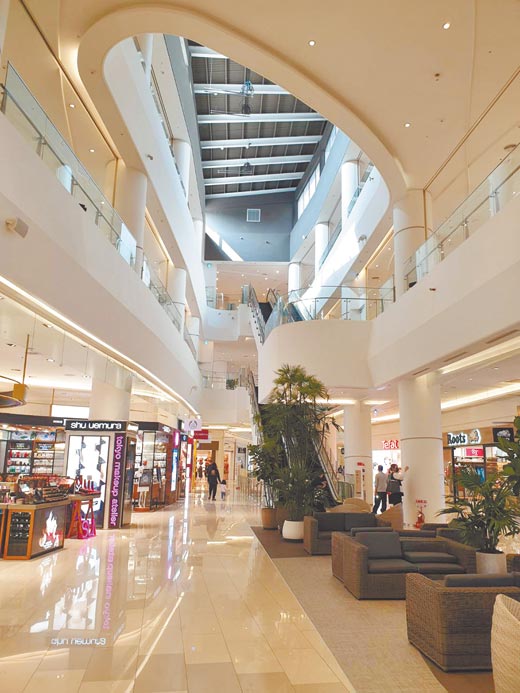 SKM Park打造Outlets購物新體驗，全年折扣3折起。（徐亦橋攝）
