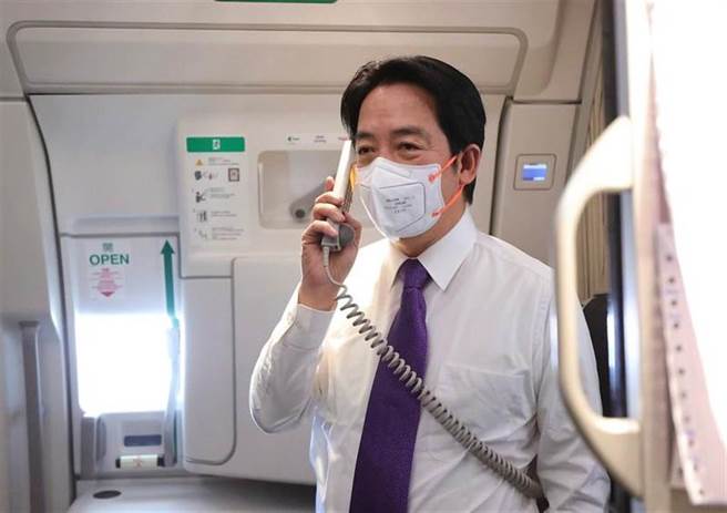 副總統賴清德於專機上發表廣播談話表示，防疫是此行最優先的考量。總統府提供