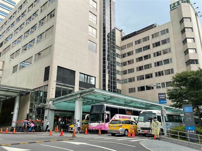 新北市板橋亞東醫院昨日晚間又傳出院內一名病患篩檢陽性確診，陪病的孩子也染疫，感染源仍再查證中。（圖／報系資料照）