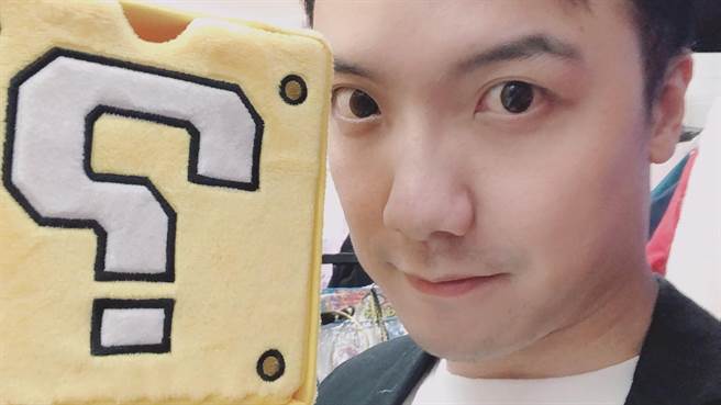 AV導演圤智雨（戲引子）25日透過臉書徵求願意當女優的網紅。（圖／FB＠戲引子）