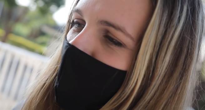 现居台湾的捷克美女Martina指出，曾到大陆学习中文5个月，却让她常常有被限制的感觉，不仅出入公共场域要随时秀出证件，也不能随意开政治玩笑。（图／翻摄自不要闹工作室YouTube）