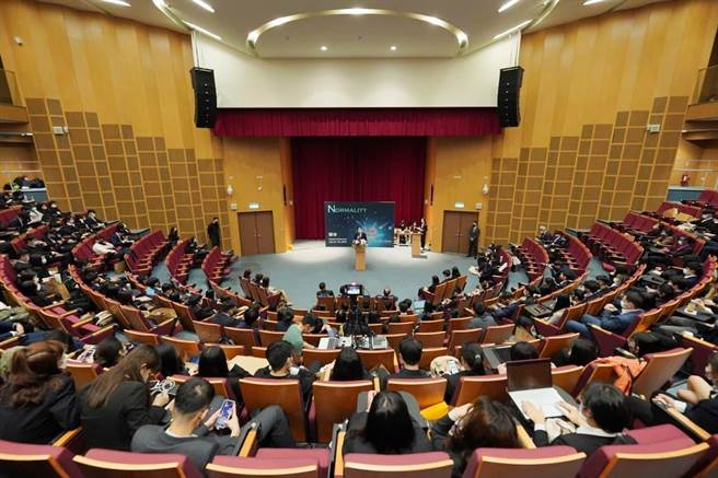 外交部长吴钊燮在台大全球集思论坛的演讲活动，现场约有200位台大学生出席聆听。（外交部提供）