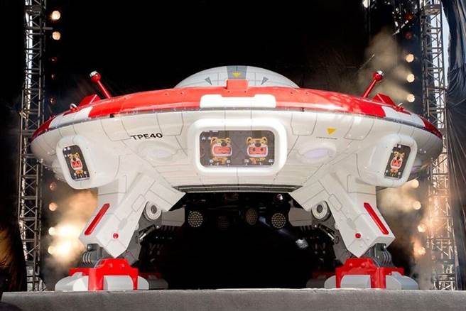 台北灯节以宇宙飞船做为今年主灯设计。　图：台北市政府观光传播局观光发展科／提供