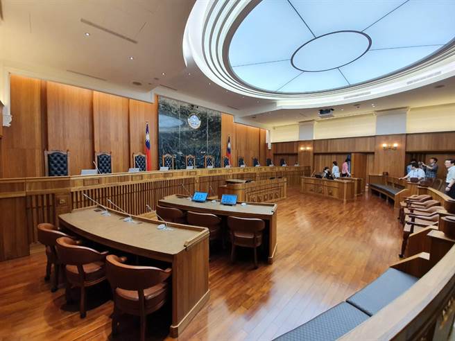 滕姓男子对第一银行提告指控，4年前他担任数位银行处大数据分析暨建模中级专员，没想到试用期间届满，银行就以不能胜任工作为由将他资遣，他请求法院确认雇佣关系存在。本报资料照片