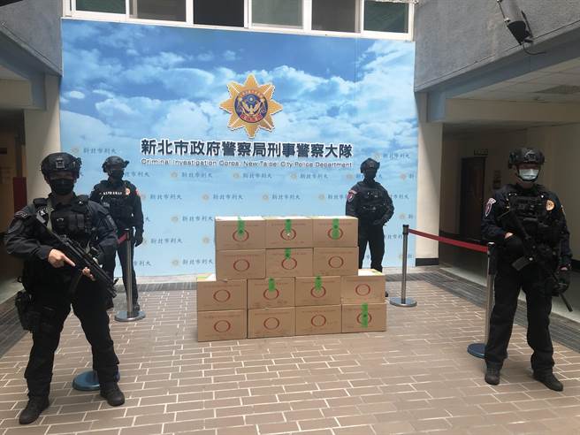 新北市警察局公开销毁毒品过程。（新北市刑警大队提供）