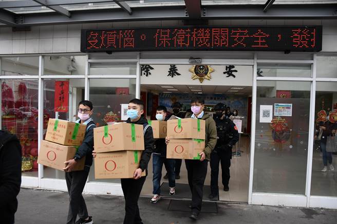 新北市警察局公开销毁毒品过程。（新北市刑警大队提供）