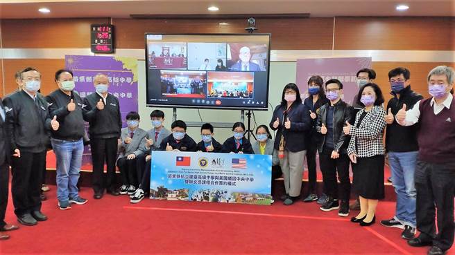 苗栗县政府111学年度首度推动高中双联制。（李京升摄）