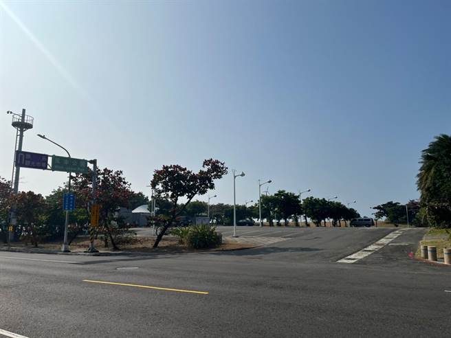 旗津風車公園。（高雄市府交通局提供／洪靖宜高雄傳真）