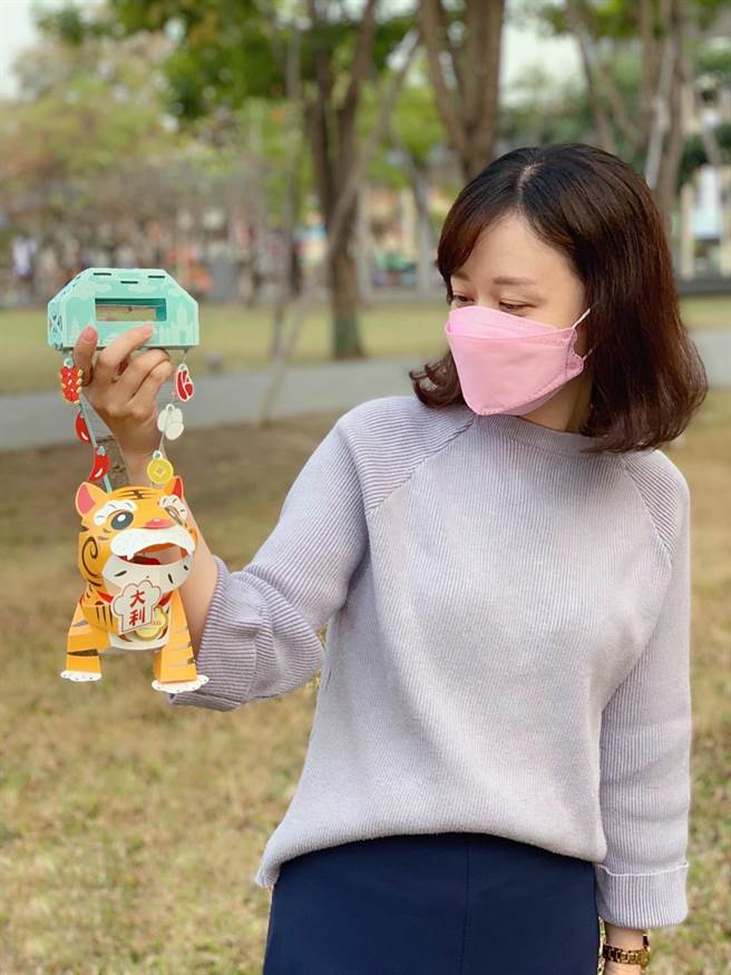 因高雄疫情升温，灯会团队也特别与12大宫庙发起祈福仪式，并预计发放20万盏眾神加持过的大吉虎小提灯给民眾。（柯宗纬翻摄）