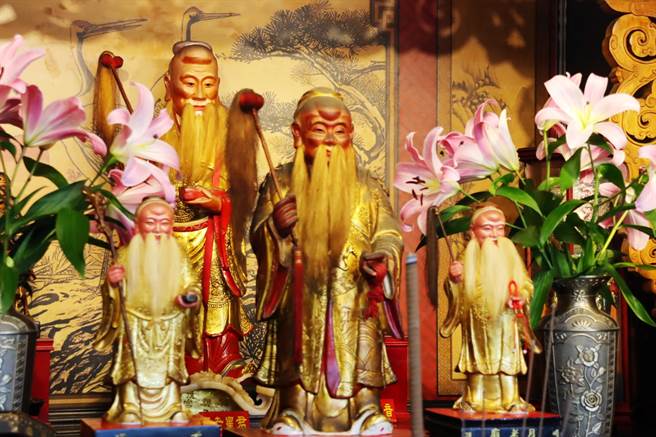 嘉义市崎顶大福兴宫月老祖庙是嘉义知名求姻缘的庙宇。（吕妍庭摄）