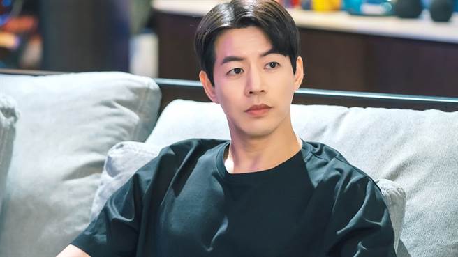 曾经来过台湾旅游的李相仑，恋恋不忘台湾的麻酱凉麵。（图／龙华电视提供）