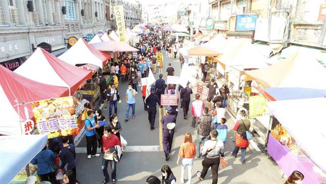 台南新化年貨大街傳出確診者足跡，市府宣布即日起停止營業。（本報資料照片）