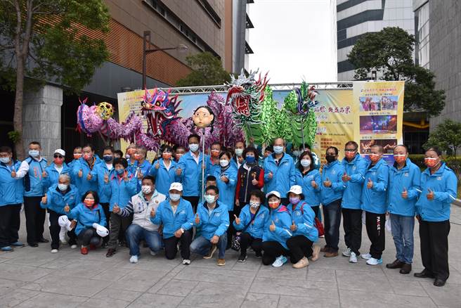 苗栗𪹚龙选在头份尚顺广场举行巡庄起跑仪式。（谢明俊摄）