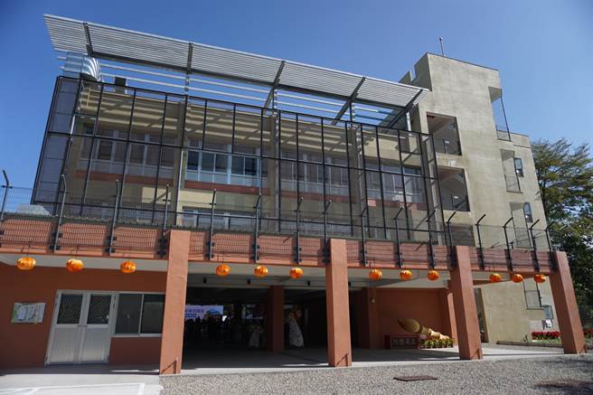 台中客家乐活园区乐活学习馆1楼为农业推广学习中心，2楼是山城创生研习教育中心，3、4楼为山城客庄传习中心。（王文吉摄）