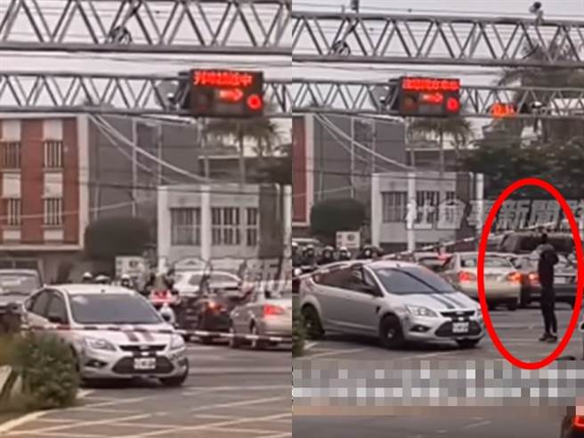 车辆被平交道栅栏卡住、进退不得，最后是名骑士上前救援，用手将栅栏抬起，才让车辆从底下钻出离开。（翻摄自脸书「记者爆料网」）
