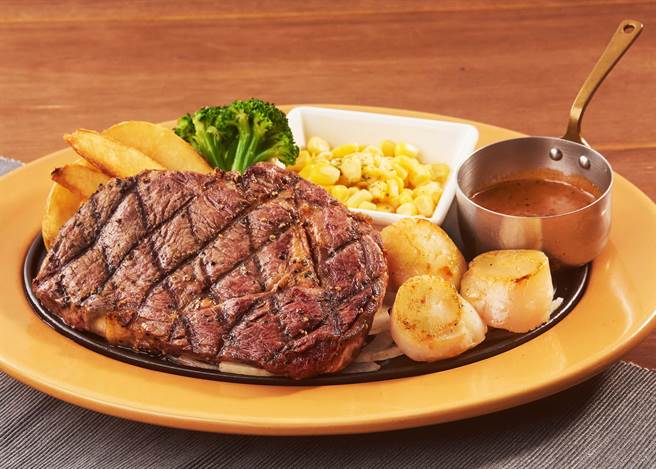 搶攻新年用餐商機，樂雅樂餐廳點餐免費加贈北海道3S大干貝。（樂雅樂提供）