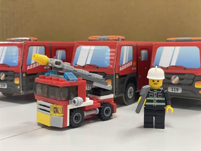 春节防灾桃园青埔消防分队办有奖徵答送礼物。(消防局提供／吕筱蝉桃园传真)