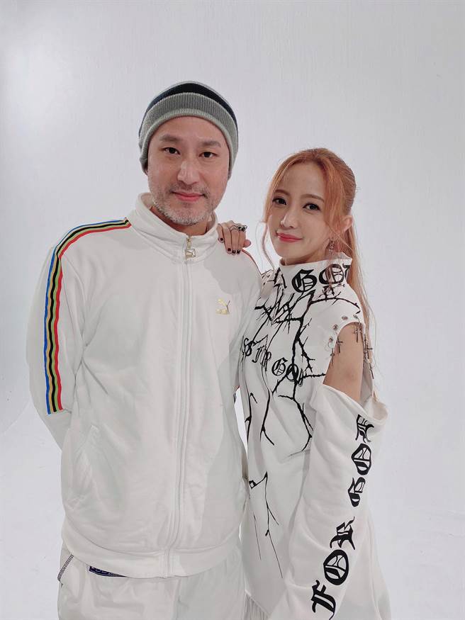 黄美珍拍MV时，老公张瑞哲到场探班。（Superfanz Taiwan提供）