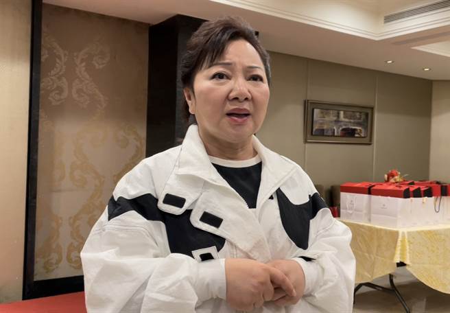 白冰冰昨(25日)才为纳豆、蔡头、高向鹏等艺人集气加油，不料今就传来不幸消息。（林淑娟摄）