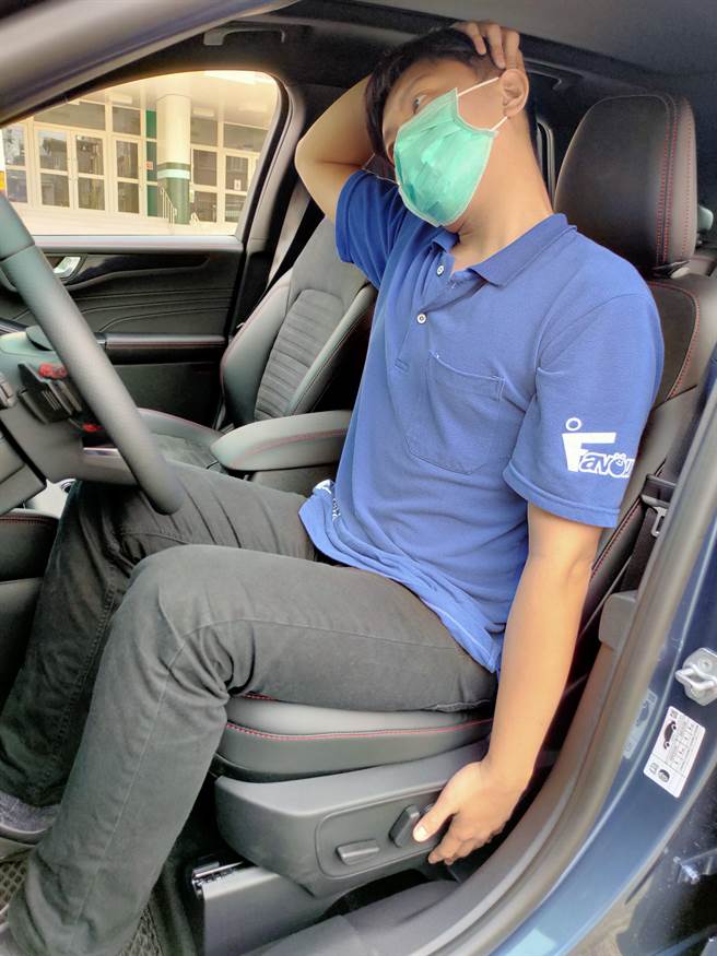 醫師提醒，開車時減壓動作─頭往側邊倒，提神又醒腦。（大千醫院提供／謝明俊苗栗傳真）