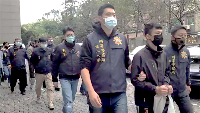 警方将蔡嫌等12人依诈欺、组织等罪嫌移送法办。(翻摄照片／林郁平台北传真）