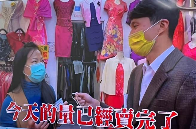 不少蛋行、雜貨店業者紛紛直呼「蛋一下子就賣完了！」。（陳夢茹攝）