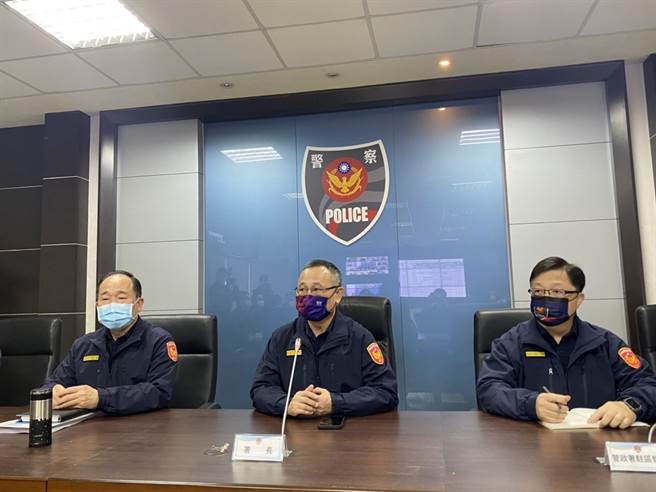 內政部警政署署長陳家欽前往桃園市政府警察局慰勉員警執行「加強重要節日安全維護工作」辛勞，並肯定協勤民力的付出，期許警察應全力維護社會治安工作。(桃園市警局提供)