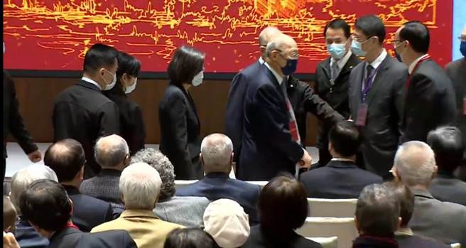 蔡英文谈蒋经国  沈富雄：激怒很多绿营的人。曾薏苹截图