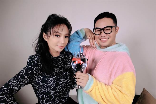 Faye作客网红那那大师「你最近好吗？」单元。小钢炮娱乐提供