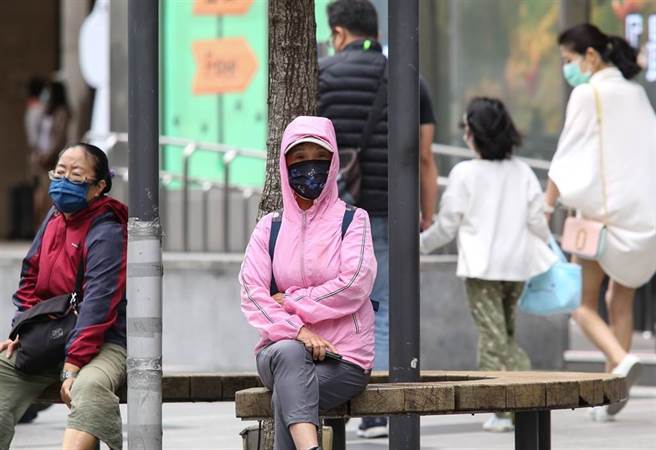 春节连假从小年夜至初一，须注意低温保暖。（资料照／陈俊吉摄）