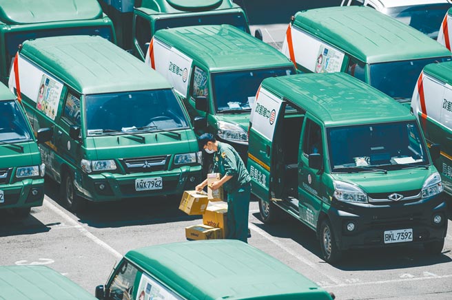 中华邮政总公司指示因疫情严重，春节期间须加强清消邮局ATM，每日4次，让全国邮局投递单位哀鸿遍野。（本报资料照片）