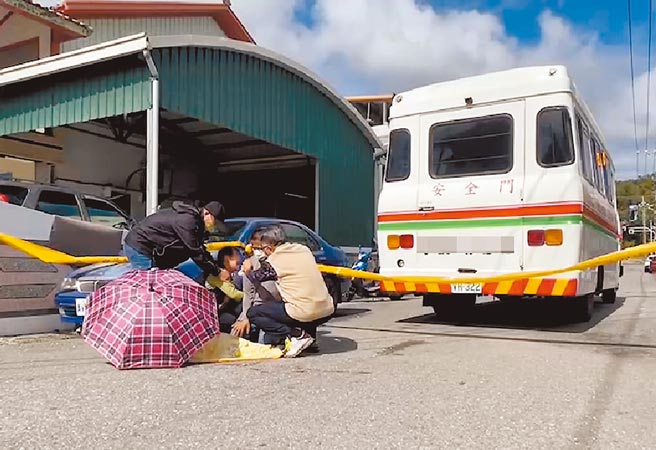 台东阿尼色弗儿童之家的交通车不明原因与2岁男童发生交通事故，男童不幸死亡 。（民眾提供／庄哲权台东传真）