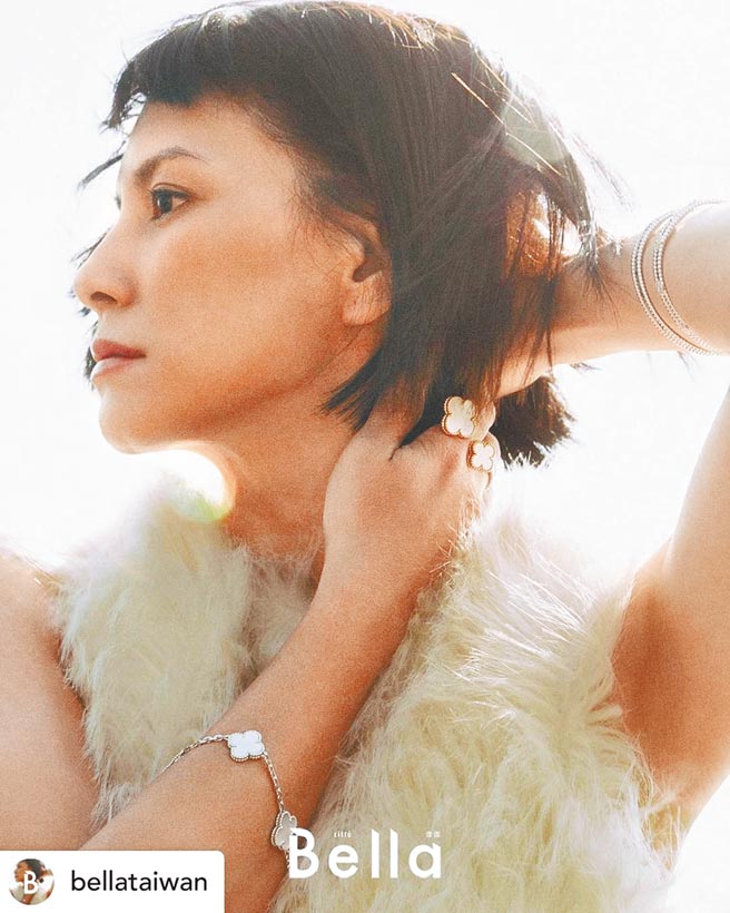 李心洁佩戴梵克雅宝Alhambra系列珠宝登上时尚杂志封面。（摘自《Bella》杂志）