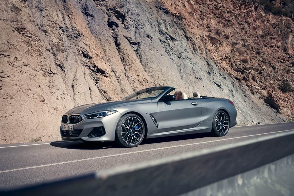 BMW推出幾乎沒變的小改款8 Series，全系列標配M Sport套件(圖/CarStuff)