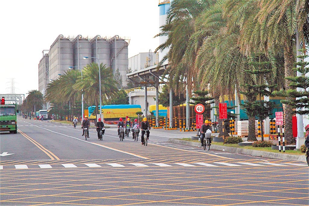 There are many migrant workers around the Liuqing Industrial Zone, Mailiao Township, Yunlin County.  (Photo from this newspaper)