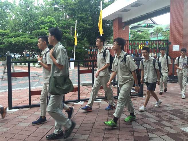 建中冬季运动服新款设计引起网友热议，票选结果近日出炉。（示意图／报系资料照）