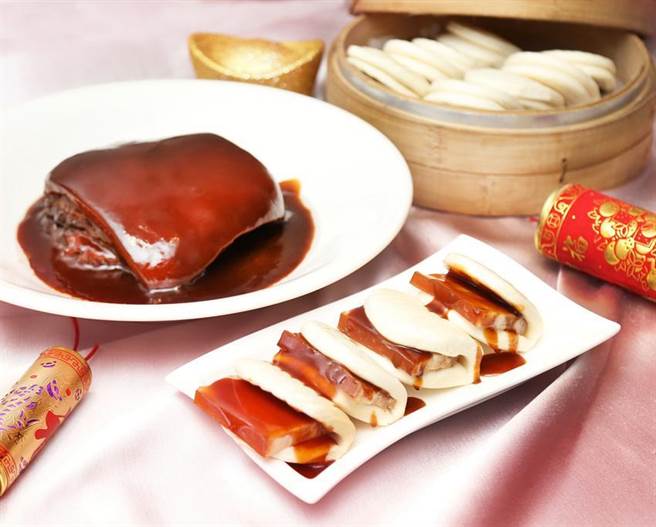 （台北王朝大酒店年菜外带一路延长至大年初六(2/6)，图中「福禄绵密酱方肉」原价每道1280元，线上订购优惠价1143元。图／台北王朝大酒店提供）