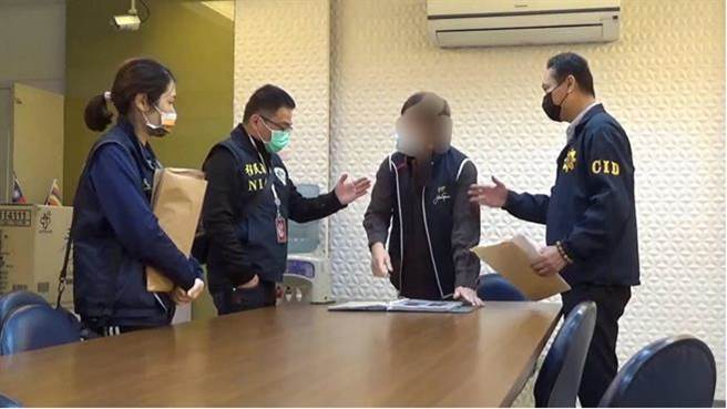 中州科大涉嫌把利用奖学金吸引留学生到台后，送到工厂超时工作，彰化地检署21日指挥移民署彰化县专勤队、彰化县警察局 员林分局、和美分局、彰化分局及芳苑分局，前往人力派遣公司营业处所等地搜索。（移民署彰化县专勤队提供／吴敏菁彰化传真）