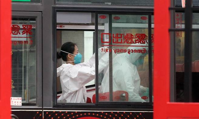 台北市一名時尚雜誌編輯（案18518）確診，足跡眾多。圖為臨時篩檢站。（資料照，范揚光攝）