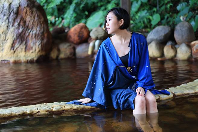 「新北山海汤」专属浴衣，以修身设计呈现新北温泉丰富底蕴／新北市政府观光旅游局提供