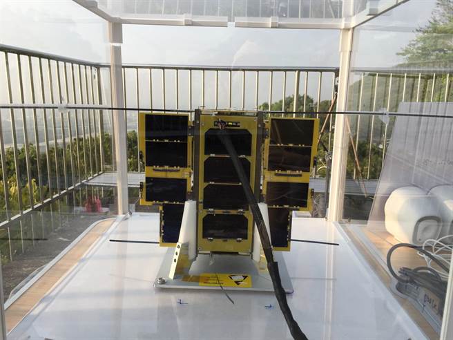 成功大學電機工程學系團隊開發「IRIS-A」立方衛星，順利登太空完成通聯。（成大提供／曹婷婷台南傳真）
