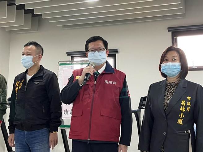 市長鄭文燦今到瑞發市民活動中心視察採檢站狀況。（陳夢茹攝）