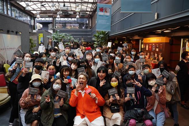 关韶文日前举办新书签书会。（时报出版提供）